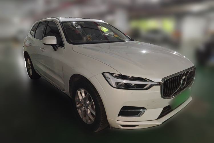 Used Volvo XC60 2020 T5 4x4 Zhiyi Luxury Edition Front Right 45 Deg