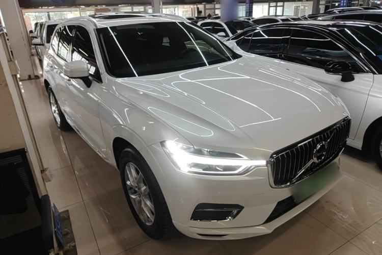 Used Volvo XC60 2020 T5 4x4 Zhiyi Luxury Edition Front Right 45 Deg