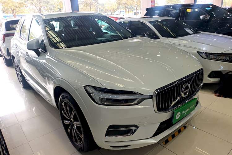 Used Volvo XC60 2020 T5 4x4 Smart Luxury Edition Front Right 45 Deg