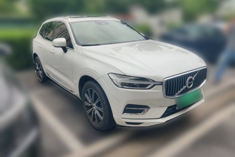Used Volvo XC60 2020 T5 4x4 Smart Luxury Edition Front Right 45 Deg