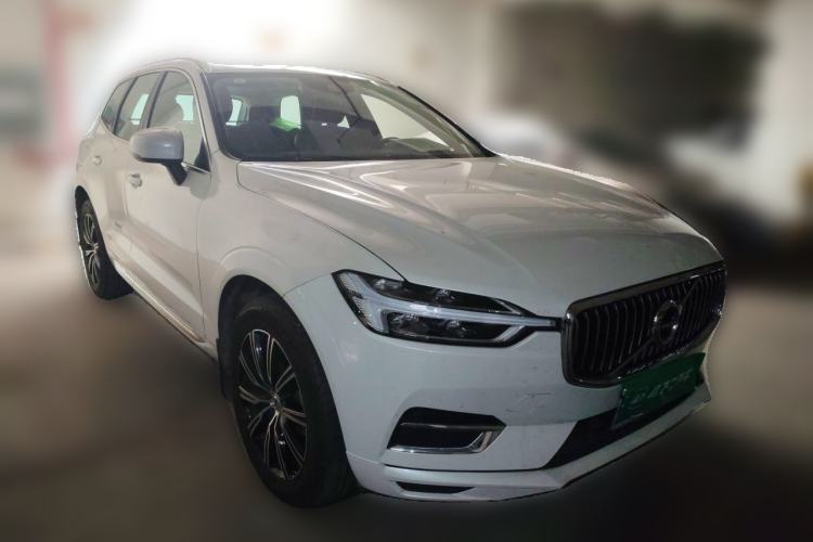 Used Volvo XC60 2020 T5 4x4 Smart Luxury Edition Front Right 45 Deg