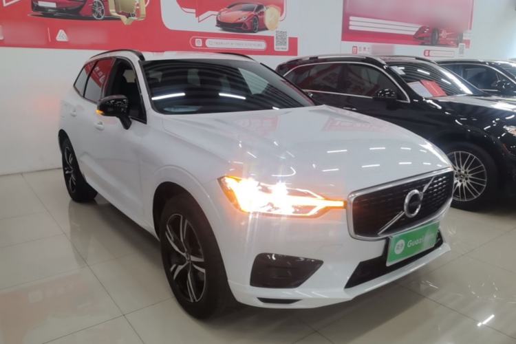 Used Volvo XC60 2020 T5 4x4 Smart & Dynamic Sport Edition Front Right 45 Deg