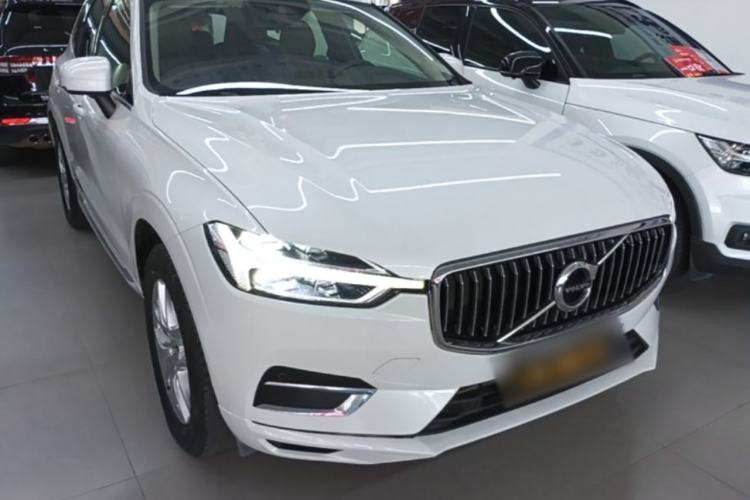 Used Volvo XC60 2020 T5 4x4 Zhiyi Luxury Edition Front Right 45 Deg