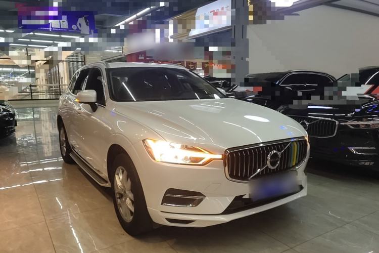 Used Volvo XC60 2020 T5 4x4 Zhiyi Luxury Edition Front Right 45 Deg