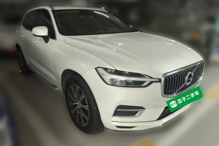 Used Volvo XC60 2020 T5 4x4 Smart Luxury Edition Front Right 45 Deg