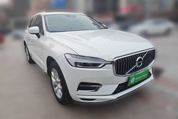 Used Volvo XC60 2020 T5 4x4 Zhiyi Luxury Edition Front Right 45 Deg