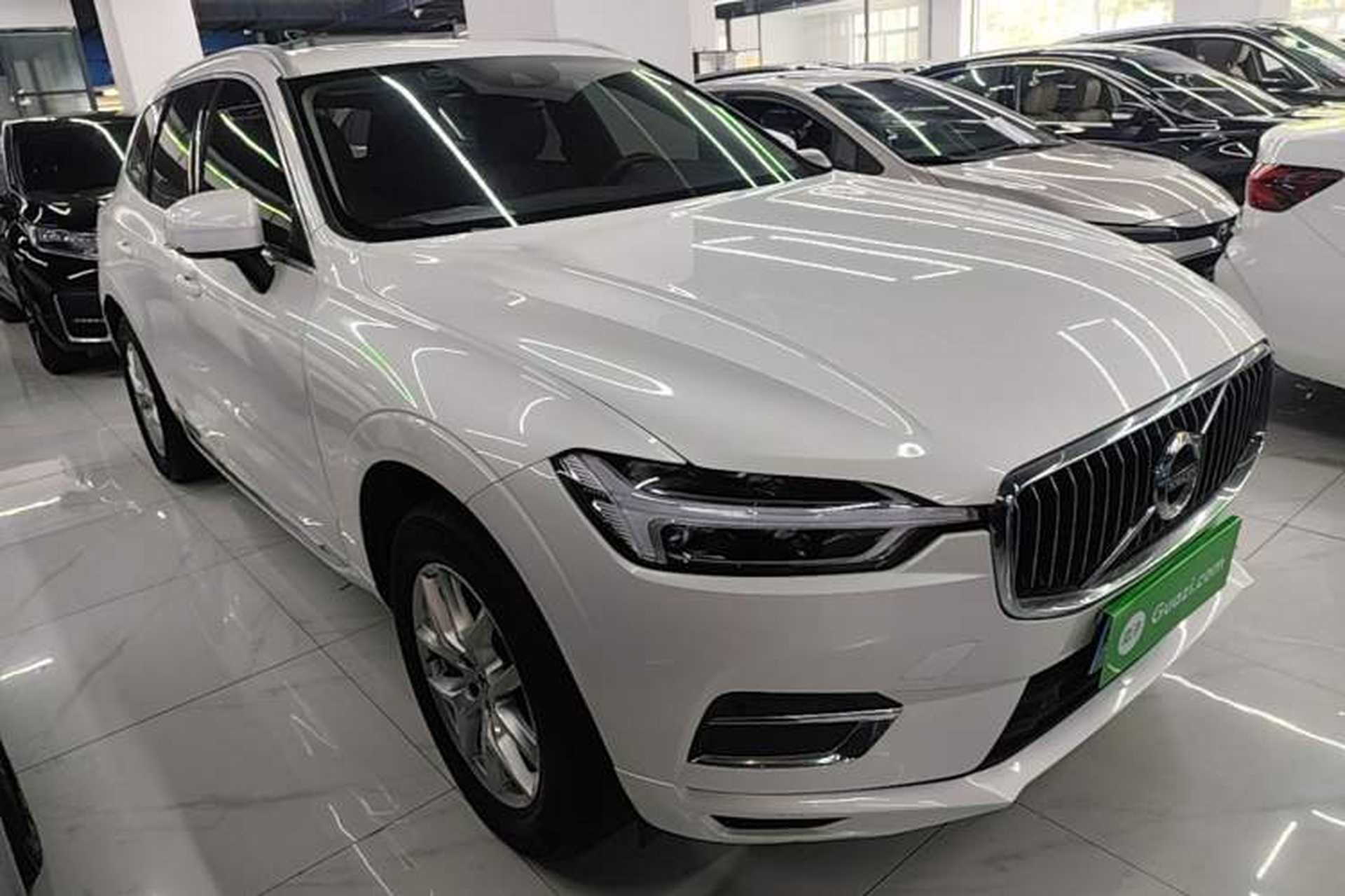 Used Volvo XC60 2020 T5 4x4 Zhiyi Luxury Edition Front Right 45 Deg