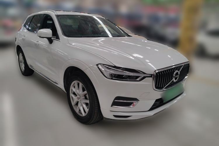 Used Volvo XC60 2020 T5 4x4 Zhiyi Luxury Edition Front Right 45 Deg