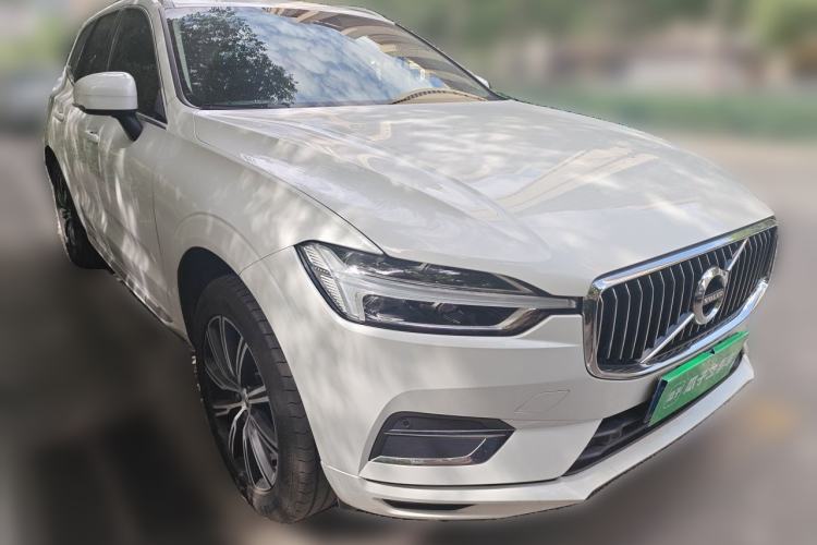 Used Volvo XC60 2020 T5 4x4 Smart Luxury Edition Front Right 45 Deg