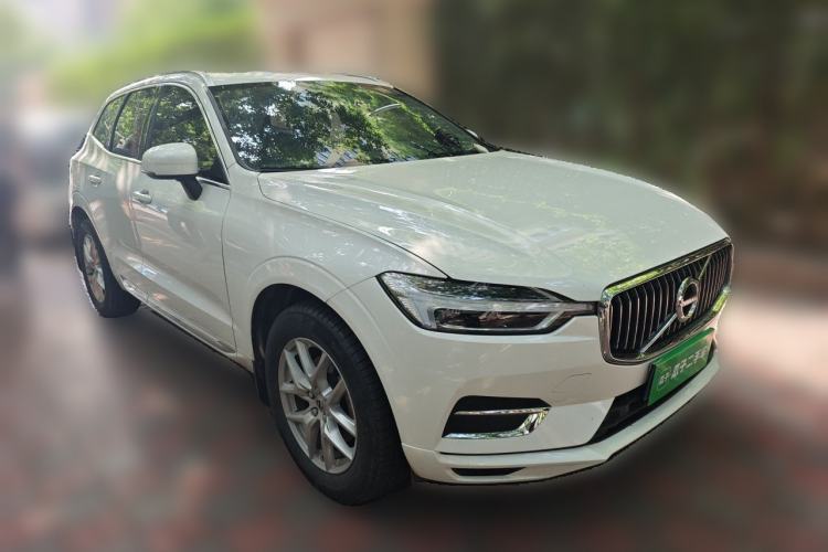 Used Volvo XC60 2020 T5 4x4 Zhiyi Luxury Edition Front Right 45 Deg