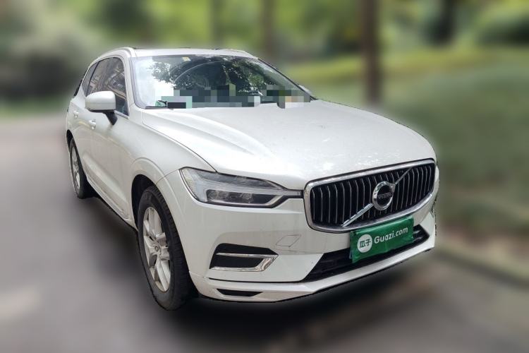 Used Volvo XC60 2020 T5 4x4 Zhiyi Luxury Edition Front Right 45 Deg