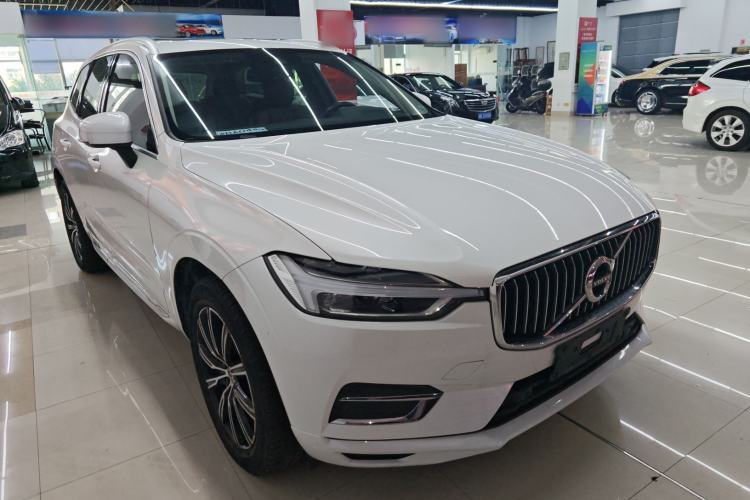 Used Volvo XC60 2020 T5 4x4 Smart Luxury Edition Front Right 45 Deg