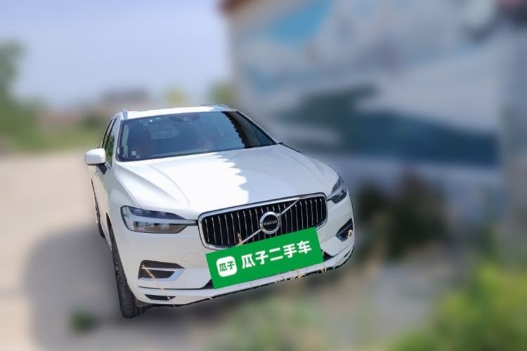 Used Volvo XC60 2020 T5 4x4 Smart Luxury Edition Front Right 45 Deg