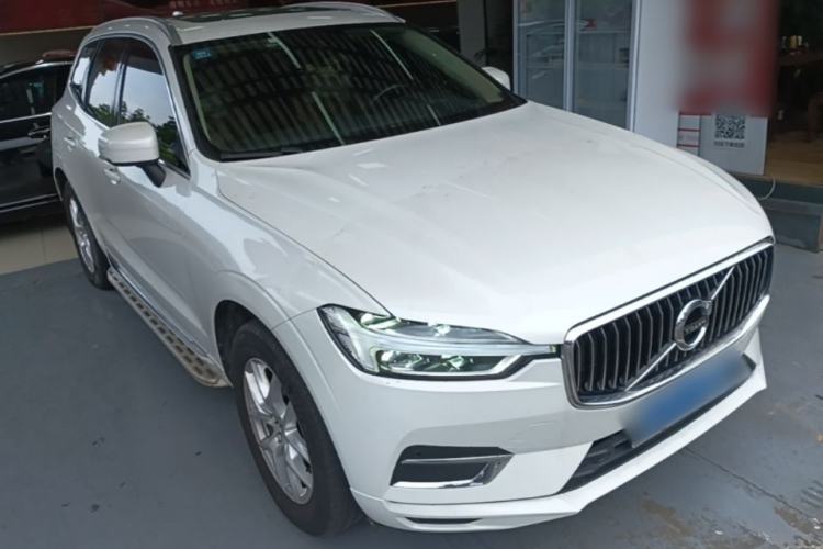 Used Volvo XC60 2020 T5 4x4 Zhiyi Luxury Edition Front Right 45 Deg