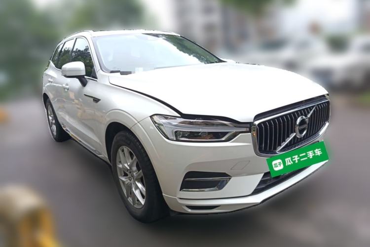 Used Volvo XC60 2020 T5 4x4 Zhiyi Luxury Edition Front Right 45 Deg