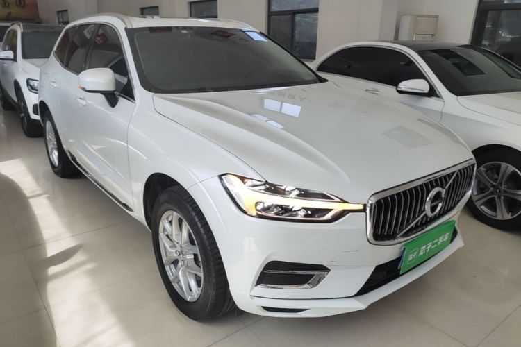 Used Volvo XC60 2020 T5 4x4 Zhiyi Luxury Edition Front Right 45 Deg