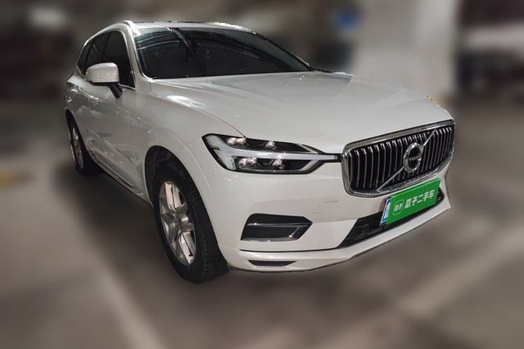 Used Volvo XC60 2020 T5 4x4 Zhiyi Luxury Edition Front Right 45 Deg