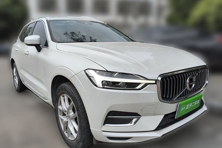 Used Volvo XC60 2020 T5 4x4 Zhiyi Luxury Edition Front Right 45 Deg