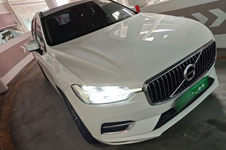 Used Volvo XC60 2020 T5 4x4 Smart Luxury Edition Front Right 45 Deg