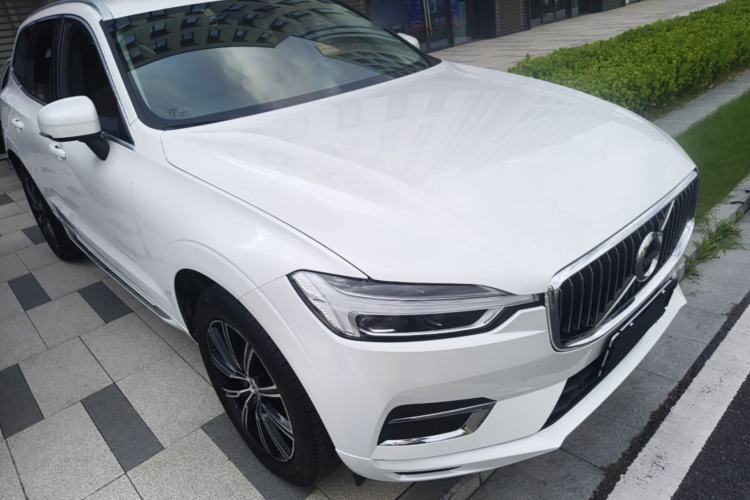 Used Volvo XC60 2020 T5 4x4 Smart Luxury Edition Front Right 45 Deg