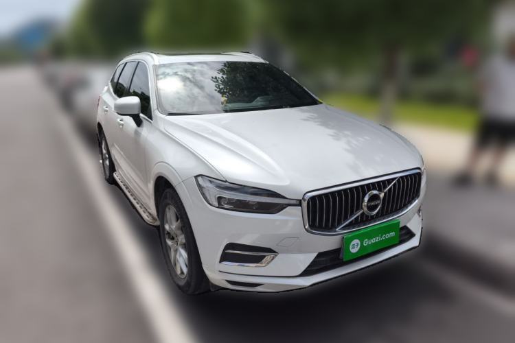 Used Volvo XC60 2020 T5 4x4 Smart Luxury Edition Front Right 45 Deg