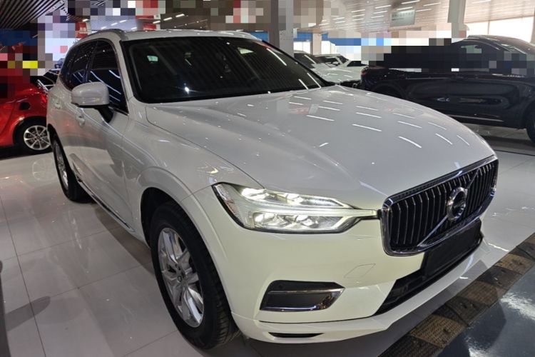 Used Volvo XC60 2020 T5 4x4 Zhiyi Luxury Edition Front Right 45 Deg