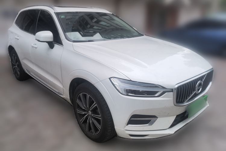 Used Volvo XC60 2020 T5 4x4 Smart Luxury Edition Front Right 45 Deg