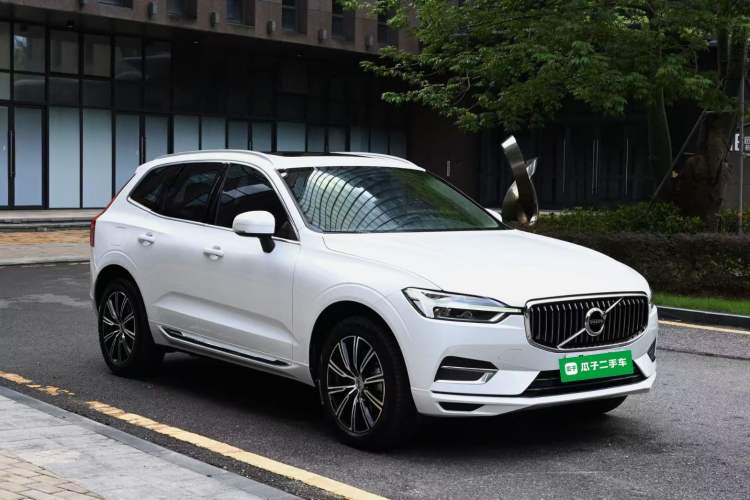 Used Volvo XC60 2020 T5 4x4 Smart Luxury Edition Front Right 45 Deg