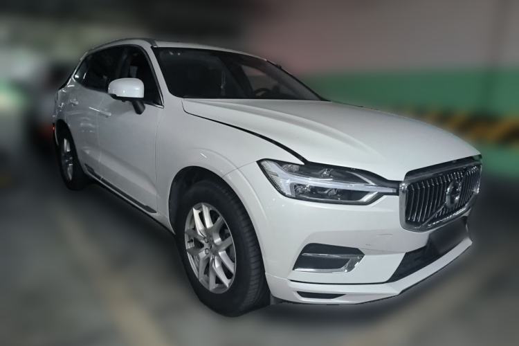Used Volvo XC60 2020 T5 4x4 Zhiyi Luxury Edition Front Right 45 Deg
