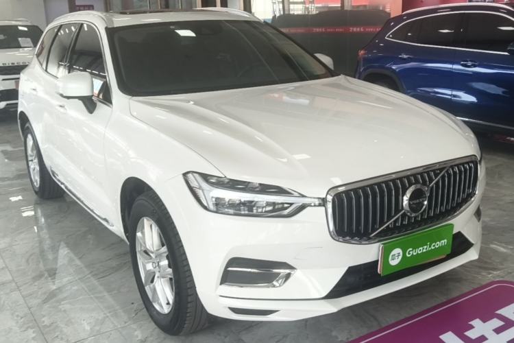Used Volvo XC60 2020 T5 4x4 Zhiyi Luxury Edition Front Right 45 Deg