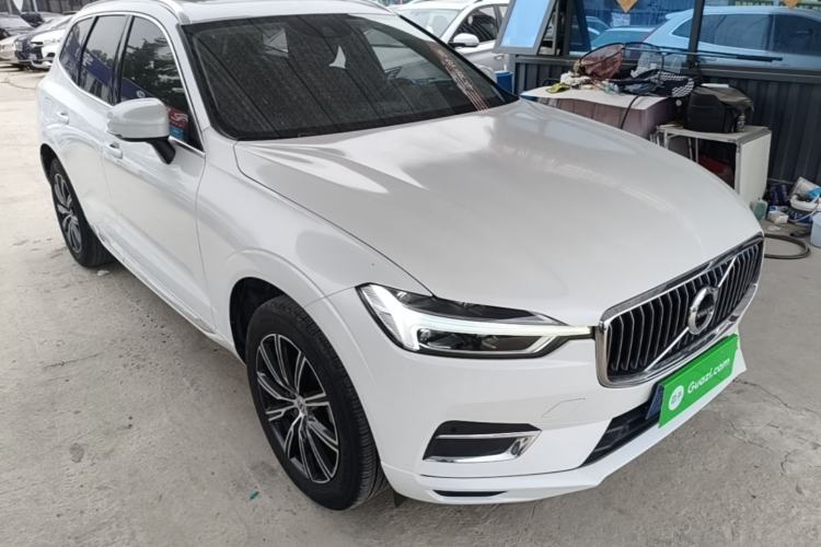 Used Volvo XC60 2020 T5 4x4 Smart Luxury Edition Front Right 45 Deg