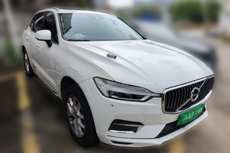 Used Volvo XC60 2020 T5 4x4 Zhiyi Luxury Edition Front Right 45 Deg