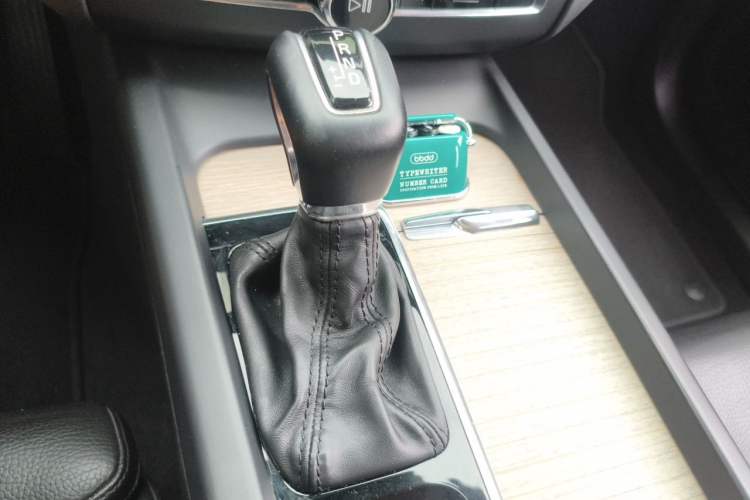 Used Volvo XC60 2020 T5 4x4 Smart Luxury Edition Gear Lever