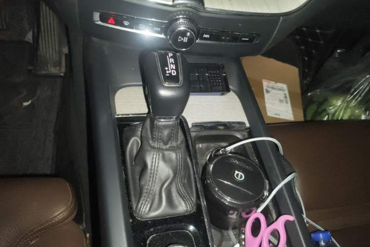 Used Volvo XC60 2020 T5 4x4 Smart Luxury Edition Gear Lever