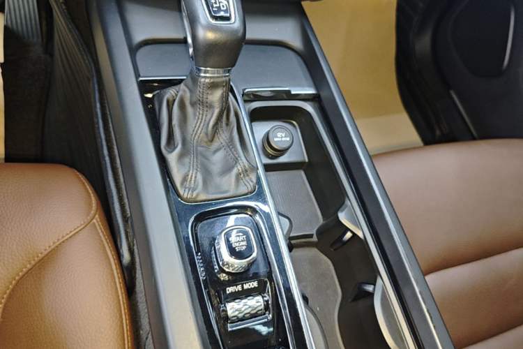 Used Volvo XC60 2020 T5 4x4 Zhiyi Luxury Edition Gear Lever