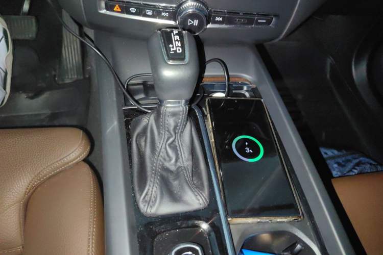 Used Volvo XC60 2020 T5 4x4 Smart Luxury Edition Gear Lever