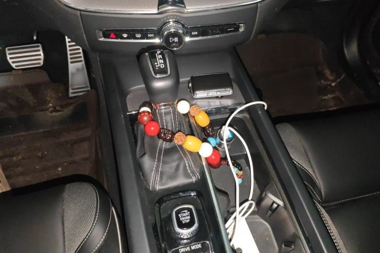 Used Volvo XC60 2020 T5 4x4 Smart & Dynamic Sport Edition Gear Lever