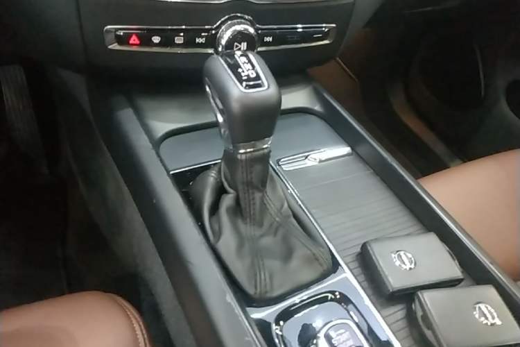 Used Volvo XC60 2020 T5 4x4 Zhiyi Luxury Edition Gear Lever