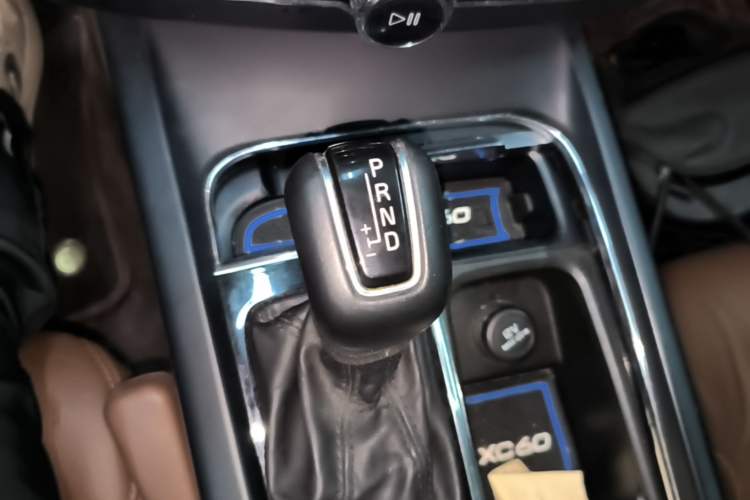 Used Volvo XC60 2020 T5 4x4 Zhiyi Luxury Edition Gear Lever