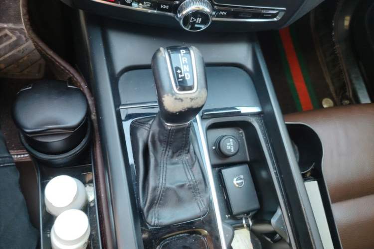 Used Volvo XC60 2020 T5 4x4 Zhiyi Luxury Edition Gear Lever