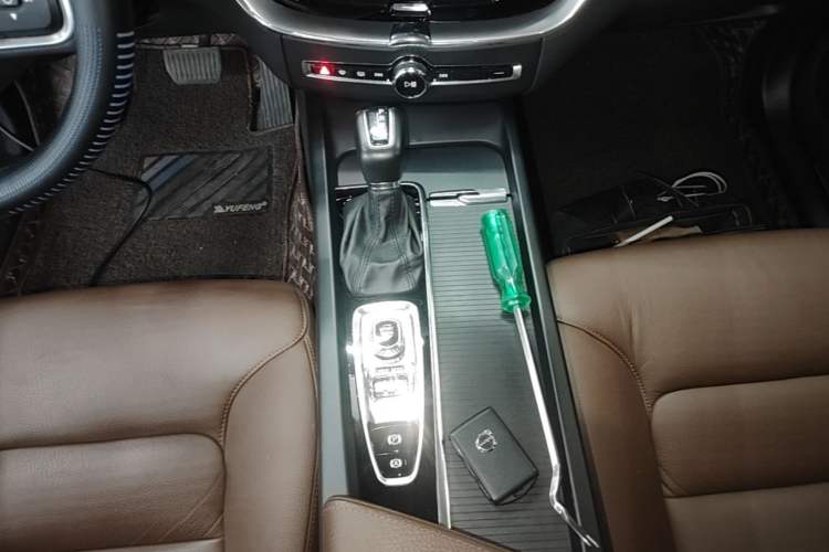 Used Volvo XC60 2020 T5 4x4 Zhiyi Luxury Edition Gear Lever
