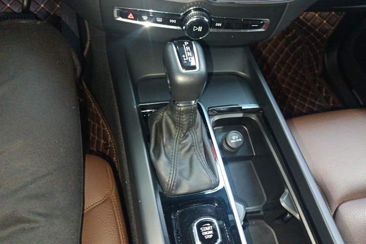 Used Volvo XC60 2020 T5 4x4 Zhiyi Luxury Edition Gear Lever