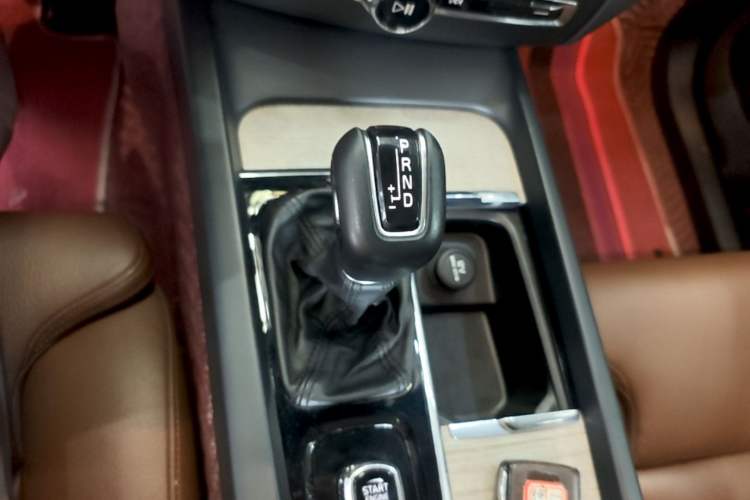 Used Volvo XC60 2020 T5 4x4 Smart Luxury Edition Gear Lever