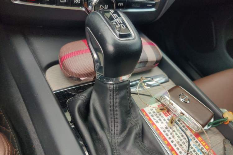 Used Volvo XC60 2020 T5 4x4 Smart Luxury Edition Gear Lever
