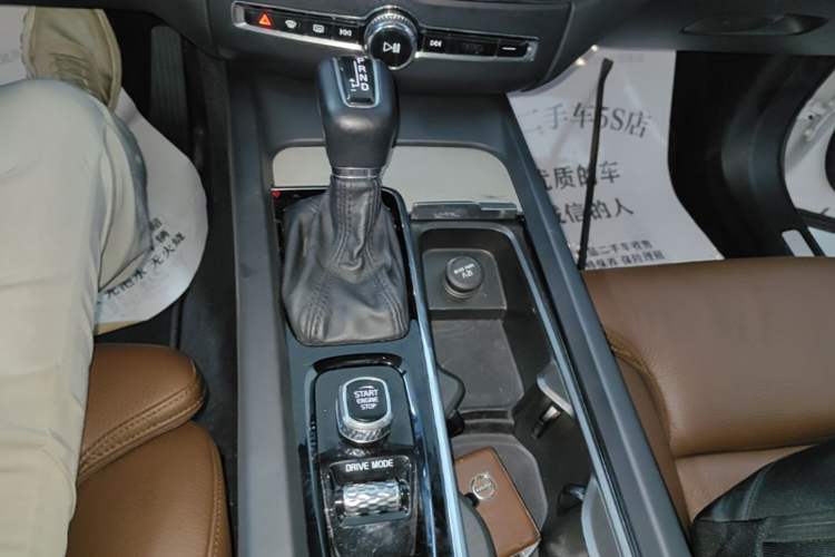 Used Volvo XC60 2020 T5 4x4 Smart Luxury Edition Gear Lever