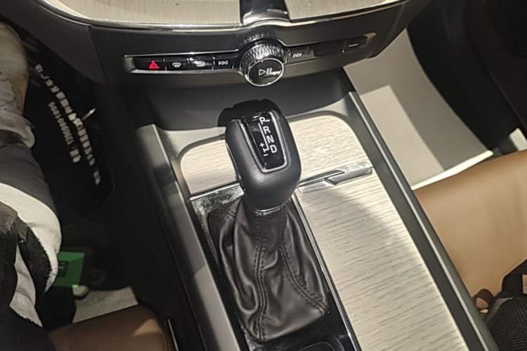 Used Volvo XC60 2020 T5 4x4 Smart Luxury Edition Gear Lever