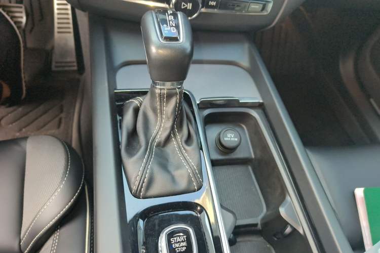 Used Volvo XC60 2020 T5 4x4 Smart & Dynamic Sport Edition Gear Lever