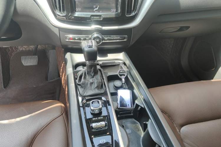 Used Volvo XC60 2020 T5 4x4 Zhiyi Luxury Edition Gear Lever