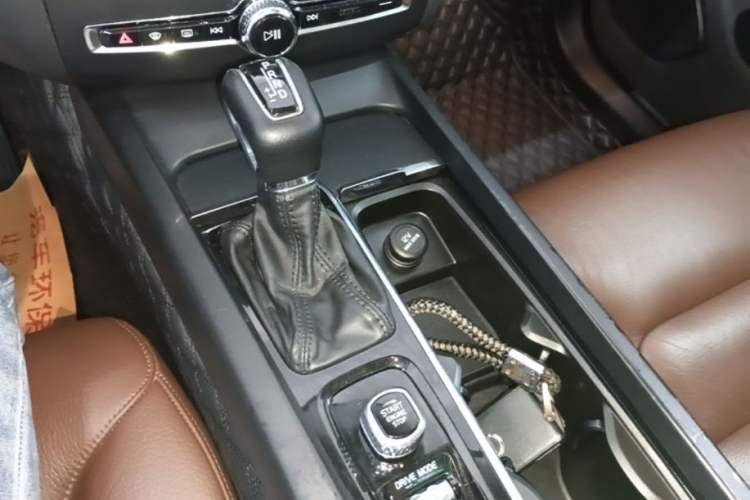 Used Volvo XC60 2020 T5 4x4 Zhiyi Luxury Edition Gear Lever
