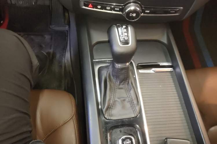 Used Volvo XC60 2020 T5 4x4 Zhiyi Luxury Edition Gear Lever